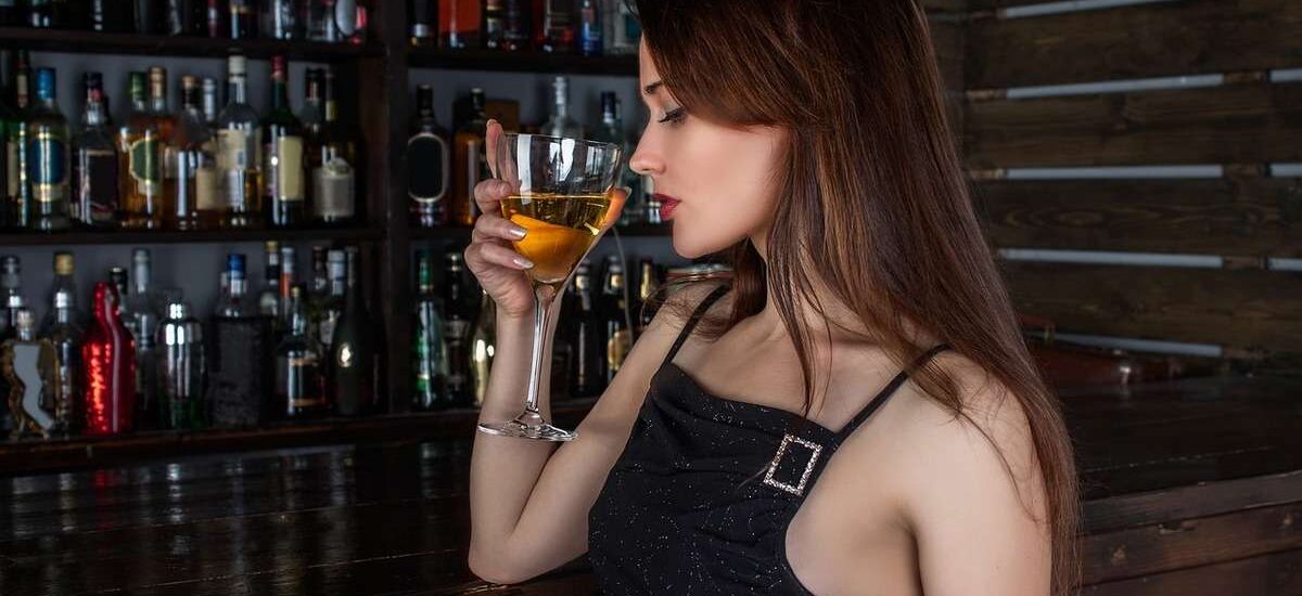 girl-drinking-alcohol