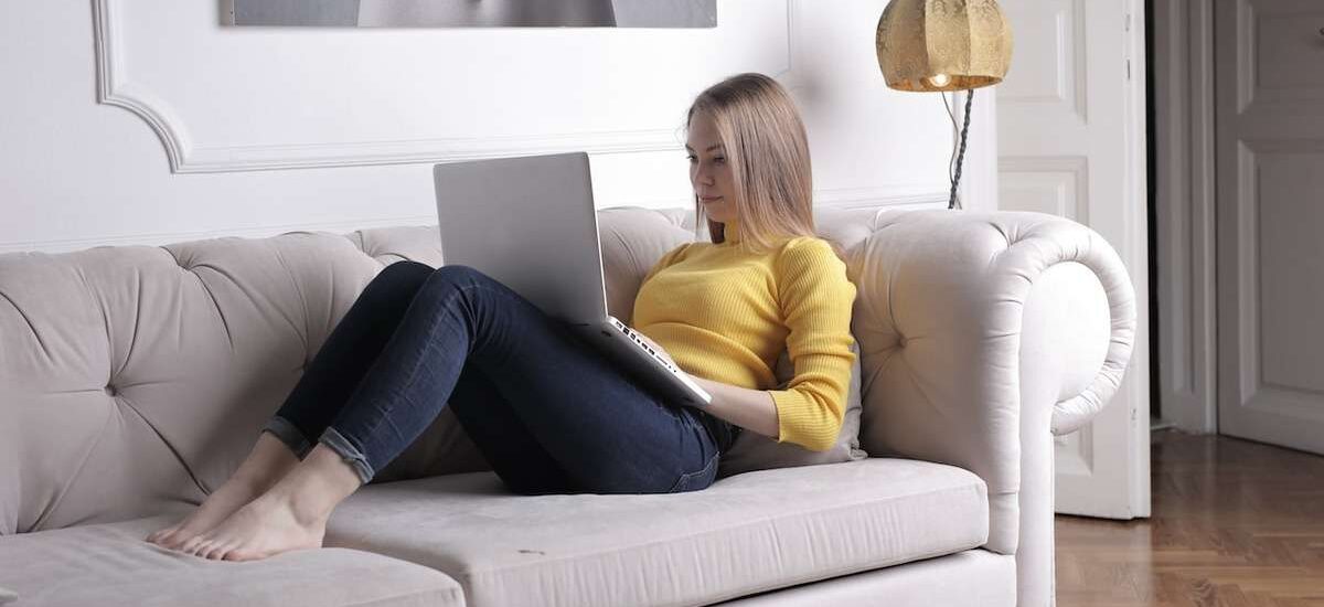 girl-on-laptop-relaxed-sofa